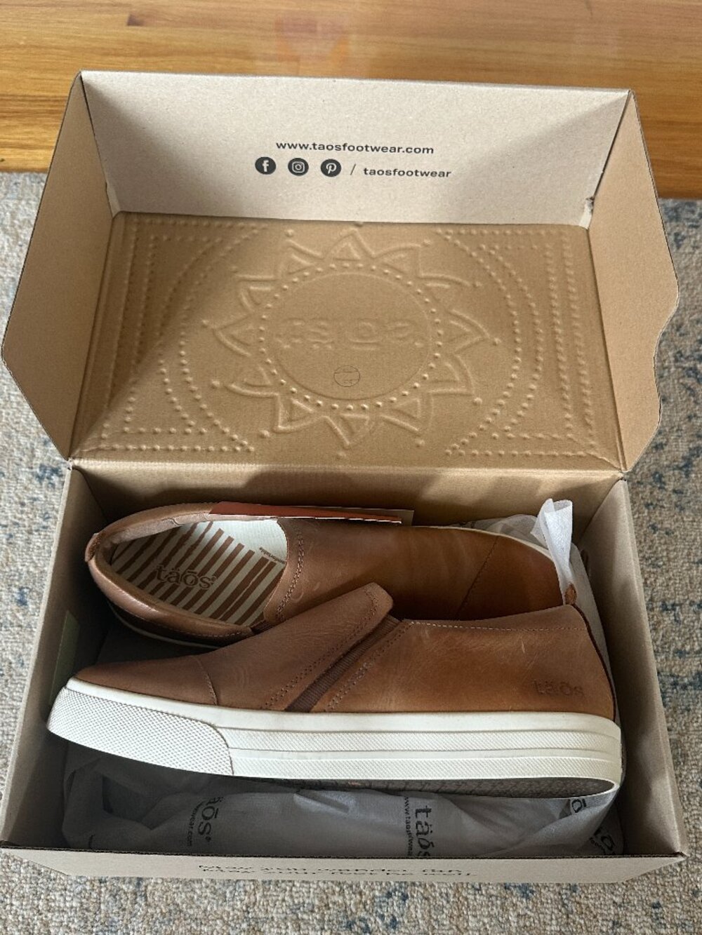 Taos Upward Brown Leather Slip-On Shoes Women's Size 10